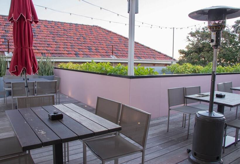 هتل Charing Cross