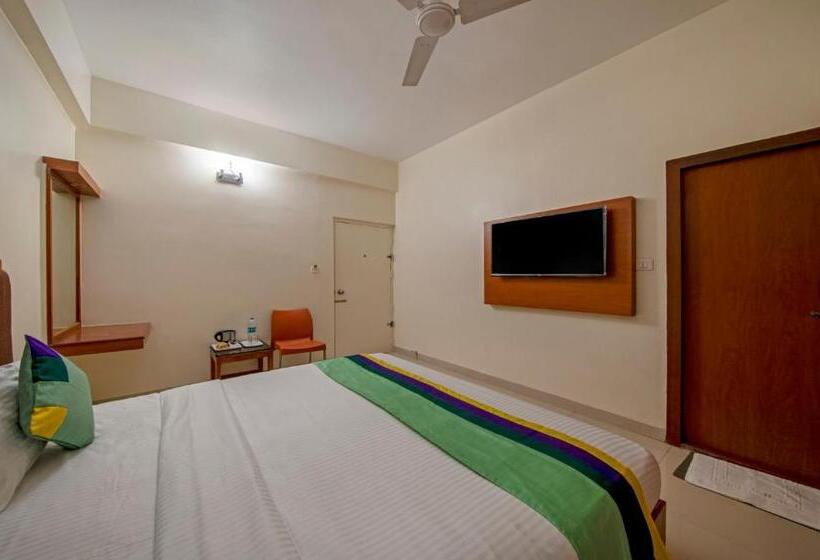 בית מלון כפרי Treebo Sam Residency