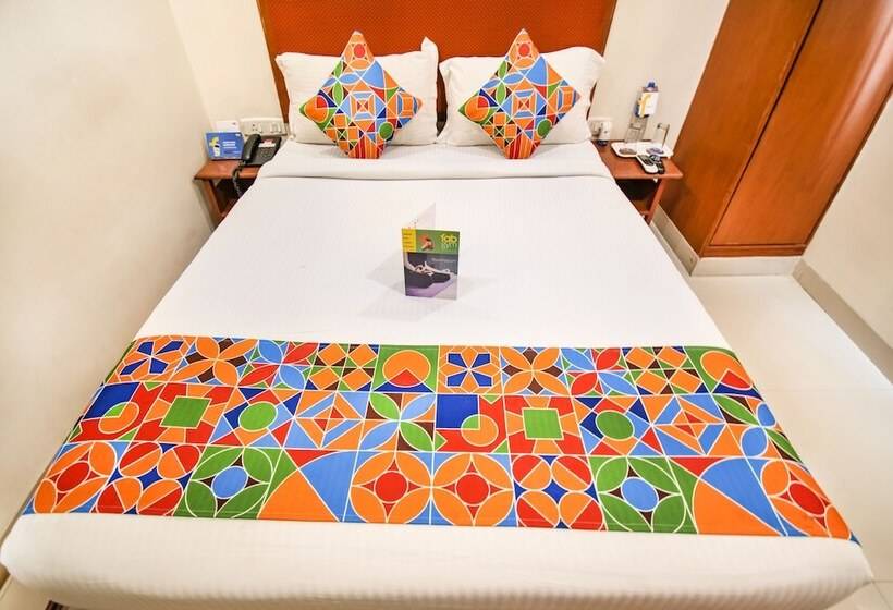 בית מלון כפרי Treebo Sam Residency