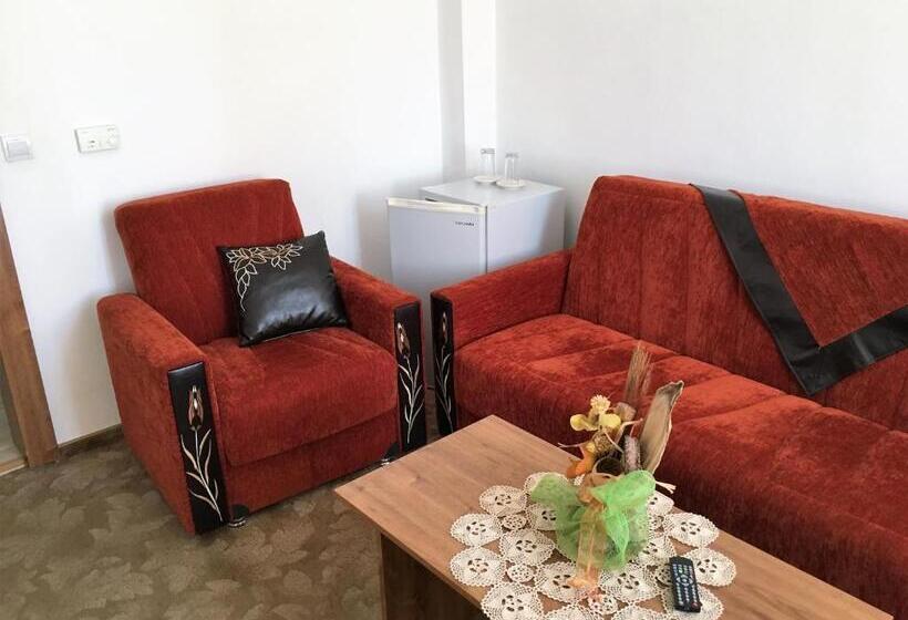 בית מלון כפרי Danubian Crew