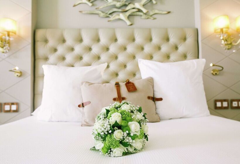 Grand Hotel Des Sablettes Plage, Curio Collection By Hilton