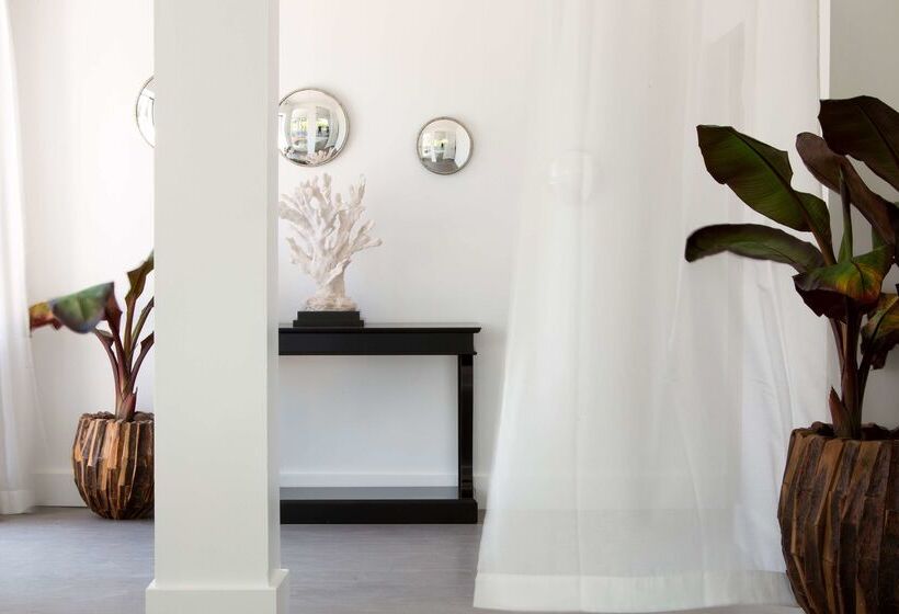 Grand Hotel Des Sablettes Plage, Curio Collection By Hilton