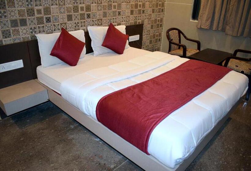 בית מלון כפרי Kansar Palace