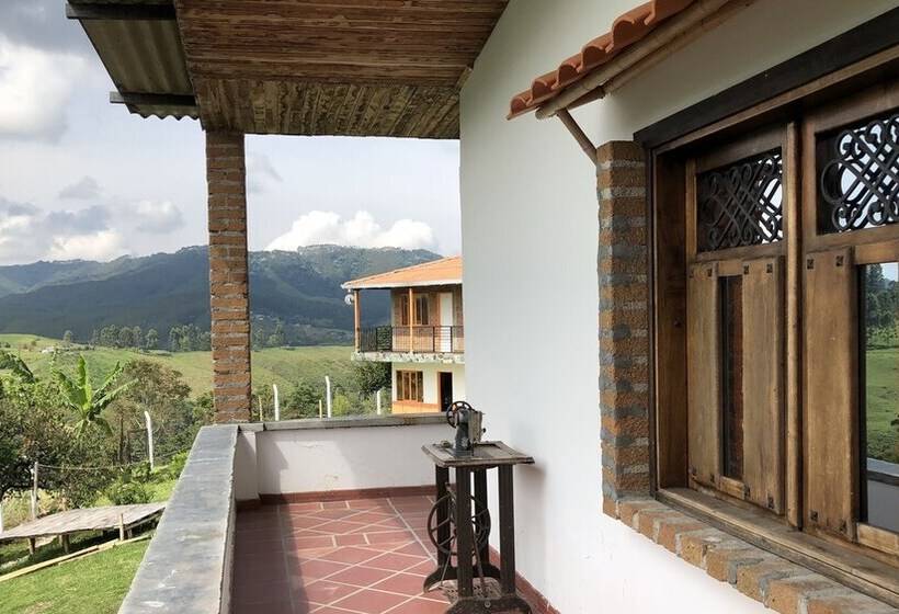 ホテル La Fragata Src