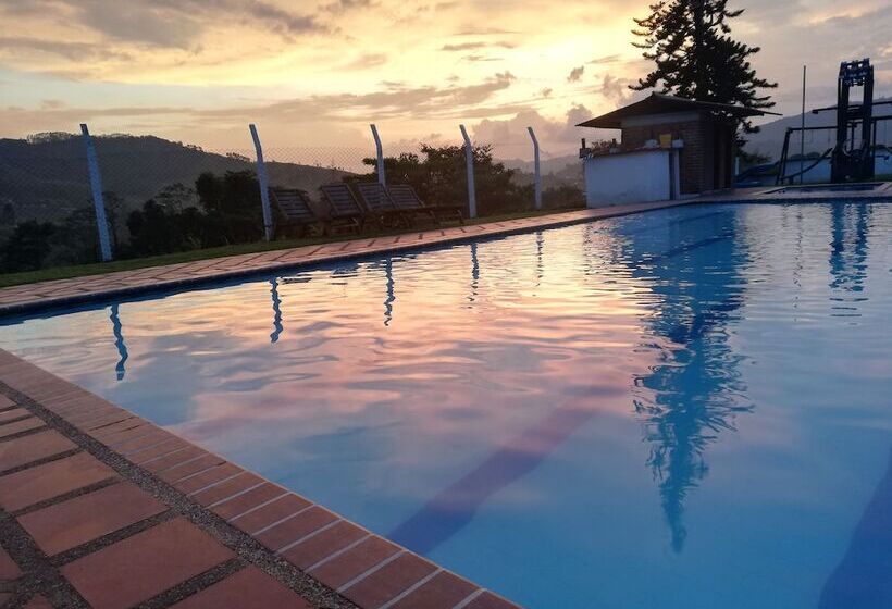 ホテル La Fragata Src