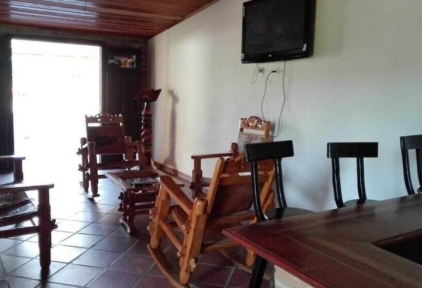 ホテル La Fragata Src