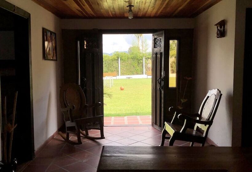 ホテル La Fragata Src