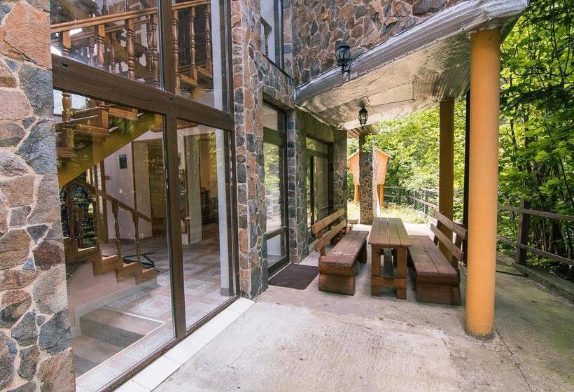 هتل Pid Khomiakom