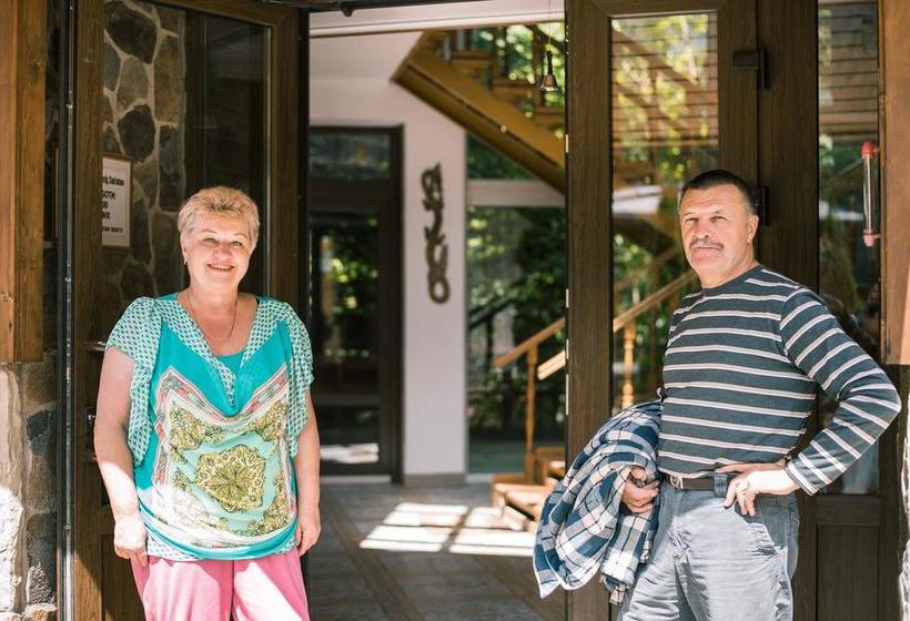 هتل Pid Khomiakom