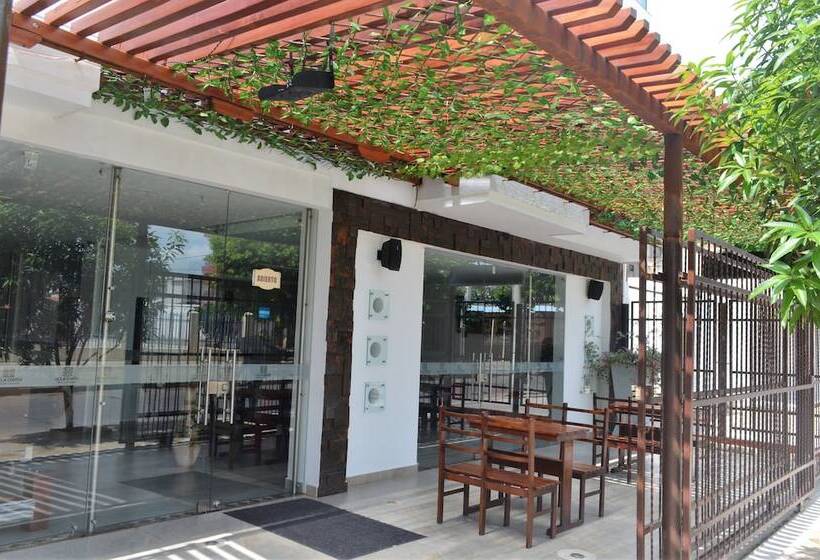 בית מלון כפרי Ucla Center