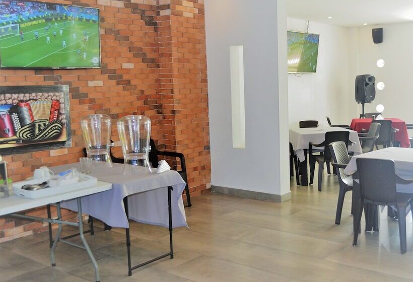 בית מלון כפרי Ucla Center