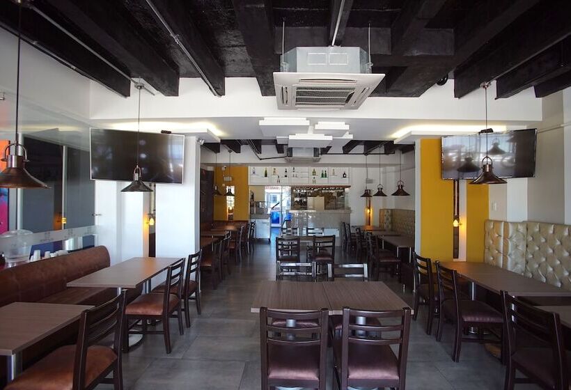 בית מלון כפרי Ucla Center