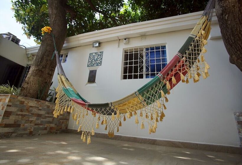 בית מלון כפרי Ucla Center