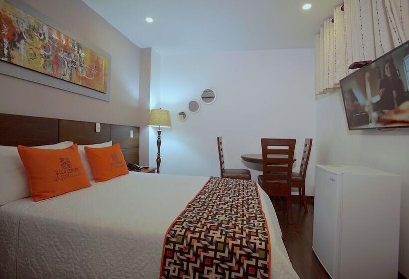 בית מלון כפרי Ucla Center