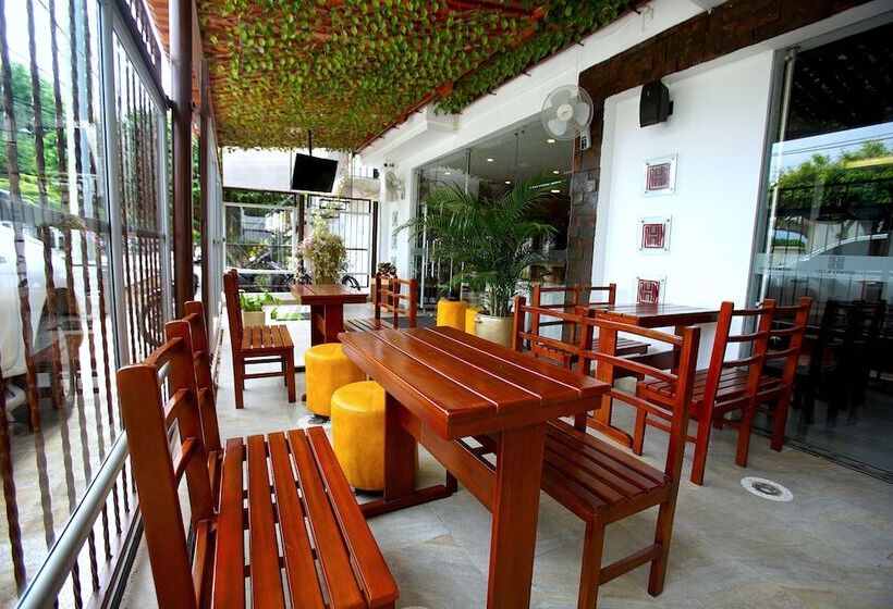 בית מלון כפרי Ucla Center