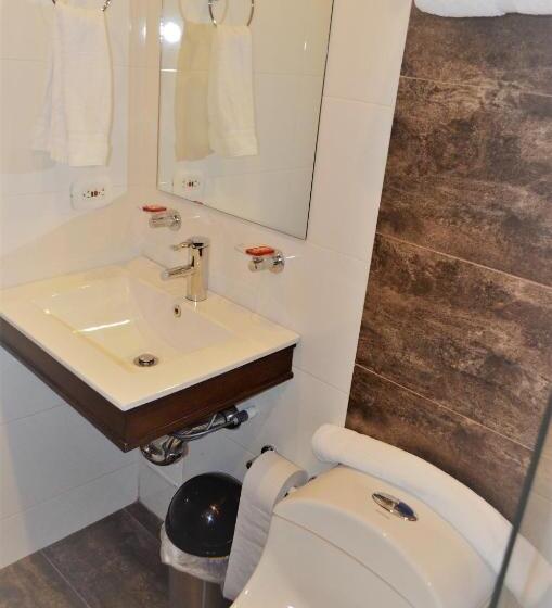 בית מלון כפרי Ucla Center