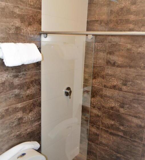 בית מלון כפרי Ucla Center