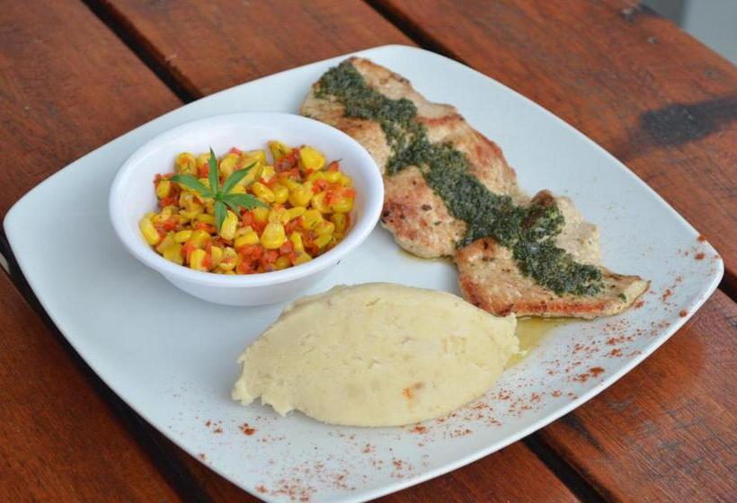 בית מלון כפרי Ucla Center