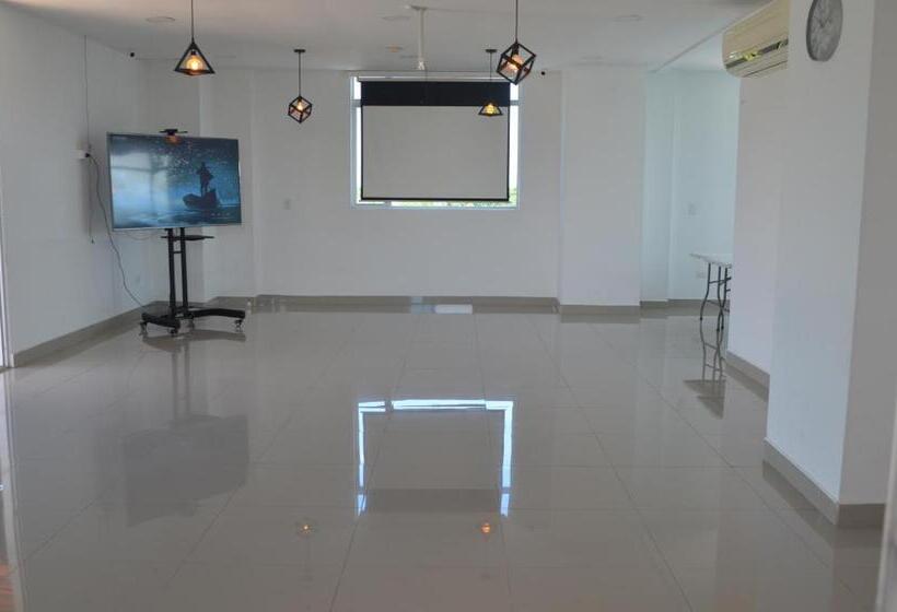 בית מלון כפרי Ucla Center