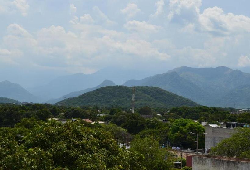 בית מלון כפרי Ucla Center