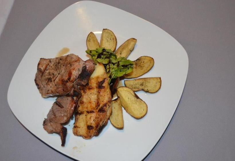 בית מלון כפרי Ucla Center