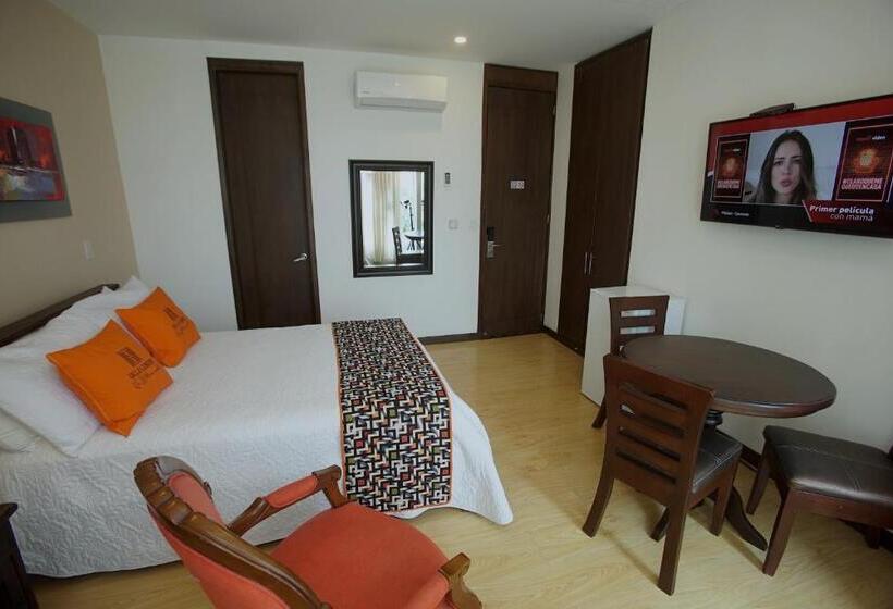 בית מלון כפרי Ucla Center