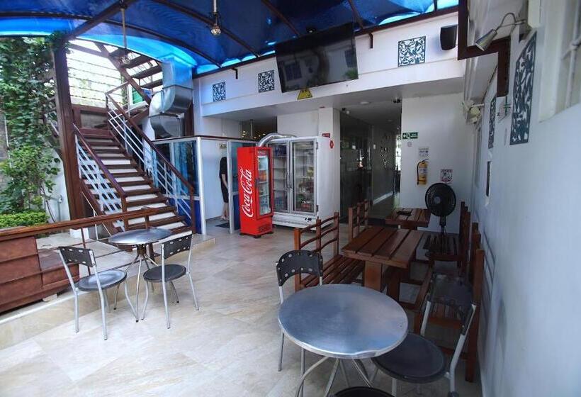 בית מלון כפרי Ucla Center