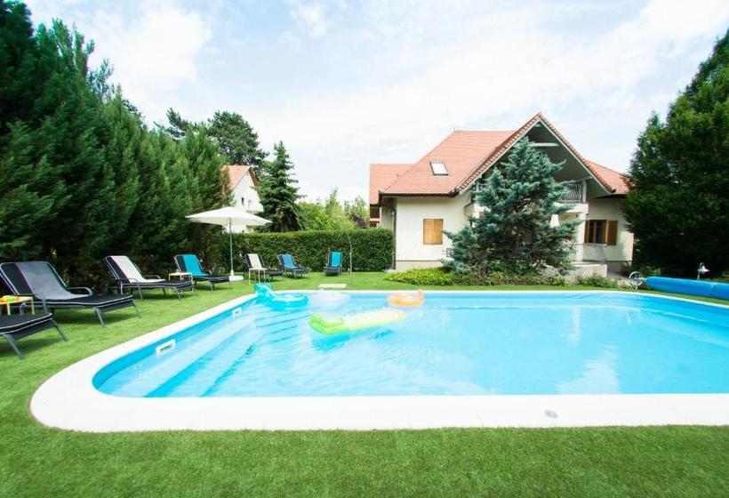 호텔 Villa Oliva Boutique Rooms & Spa Zamárdi