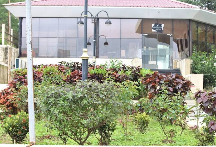 בית מלון כפרי White Feather Toran Resort