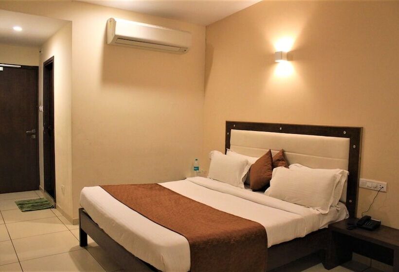 Отель White Feather Toran Resort