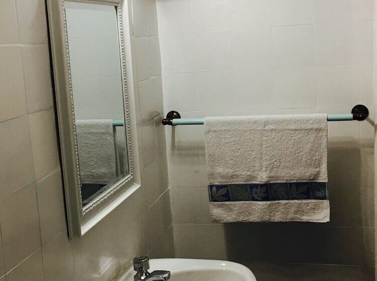 Lopez Hostel & Suites