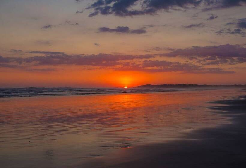 Sunset Del Mar Beach Resort