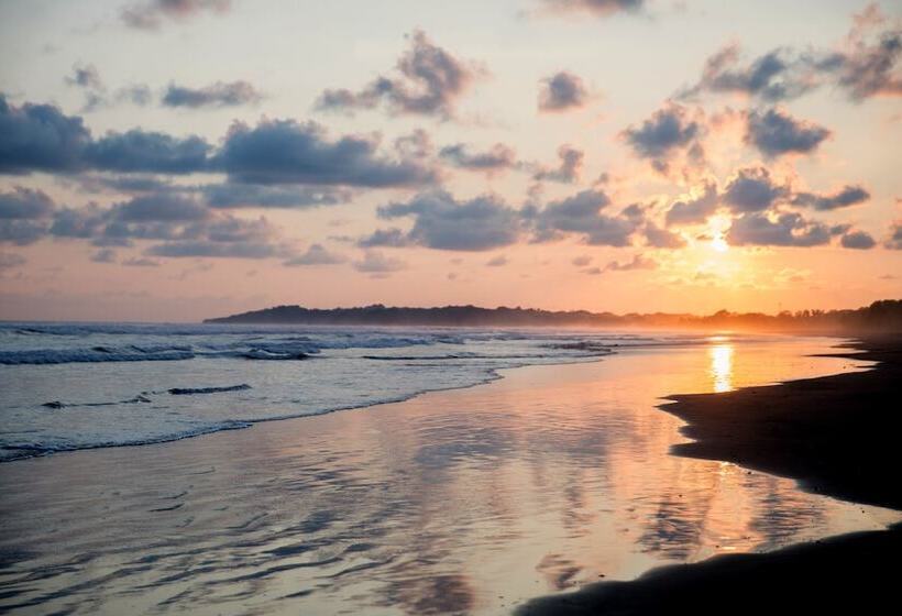 Sunset Del Mar Beach Resort