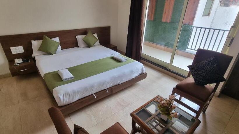 בית מלון כפרי Around Stays Luxuria