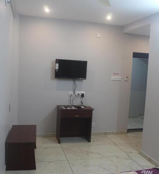 ホテル Hitech Residency Alathur