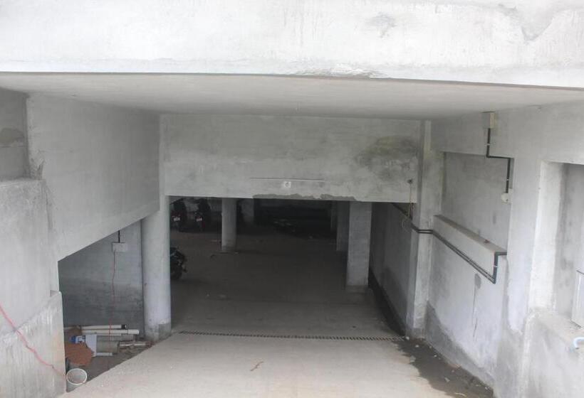 ホテル Hitech Residency Alathur