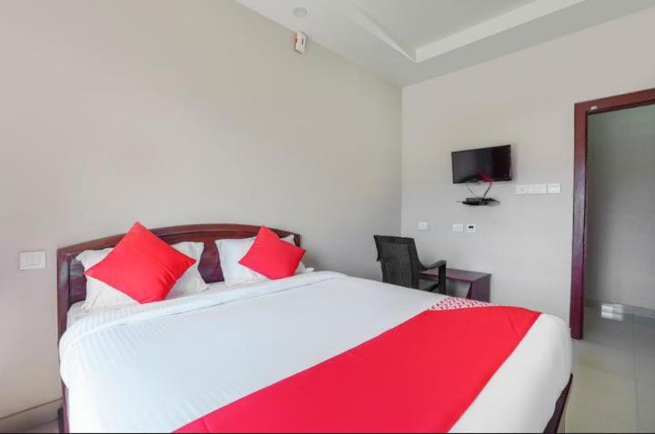 ホテル Hitech Residency Alathur