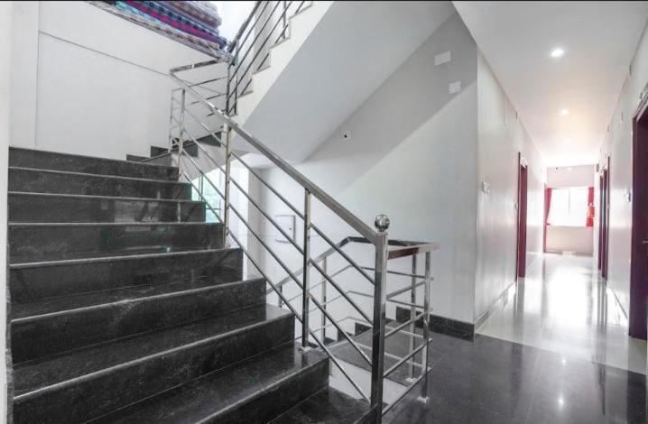 ホテル Hitech Residency Alathur