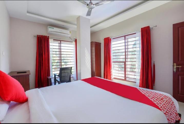 ホテル Hitech Residency Alathur