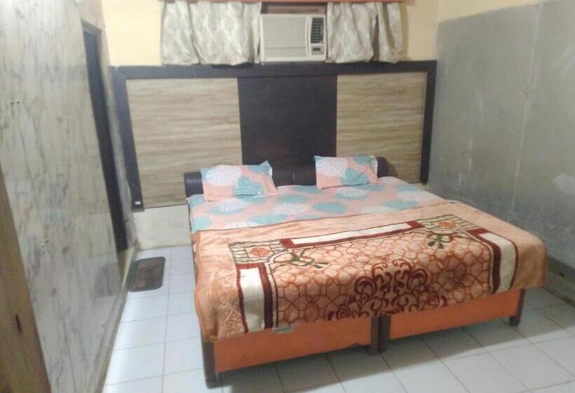 ホテル Narayana Palace Agra Cantt