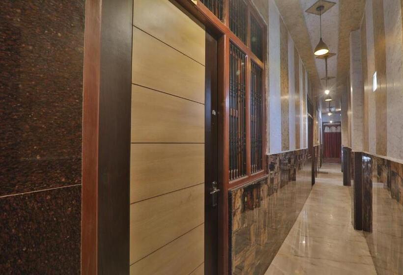 호텔 Raghunandain Inn Near Shree Ram Janmbhumi Ayodhya