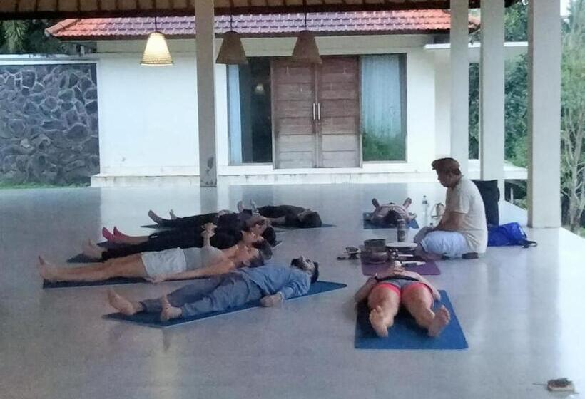 פנסיון Red Roses Guest House By Balitrees