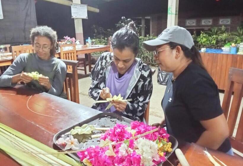 פנסיון Red Roses Guest House By Balitrees