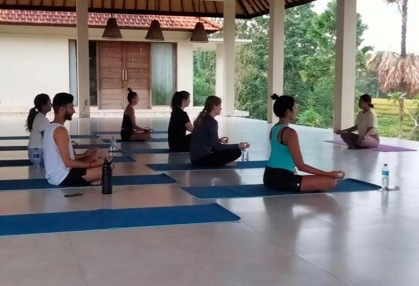 פנסיון Red Roses Guest House By Balitrees