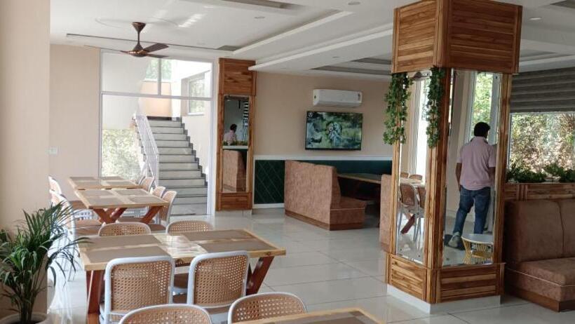 住宿加早餐  Kasauli Hills Glory