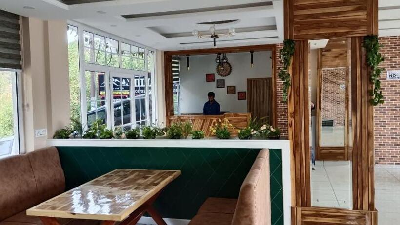 住宿加早餐  Kasauli Hills Glory