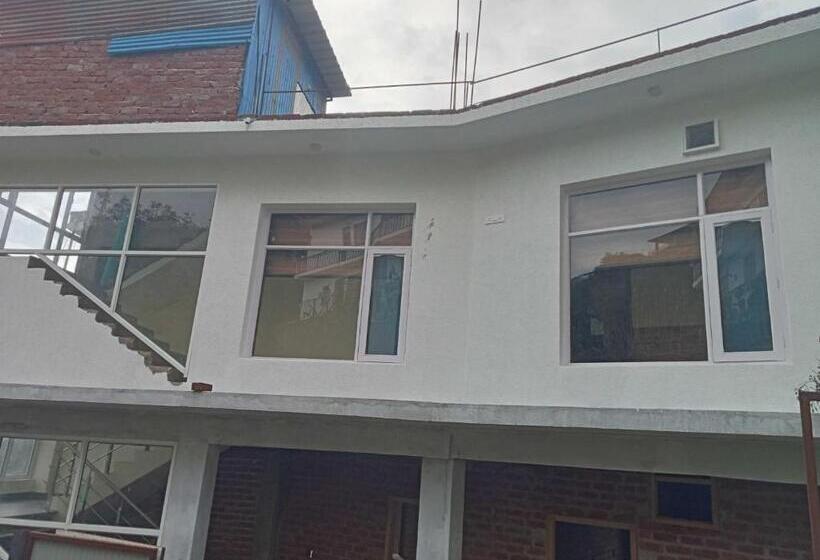 호텔 O Srishti Nikunj