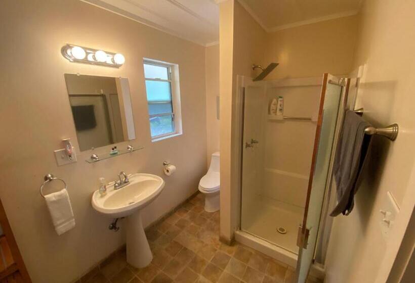 Отель Seven Circles Lodge&retreat