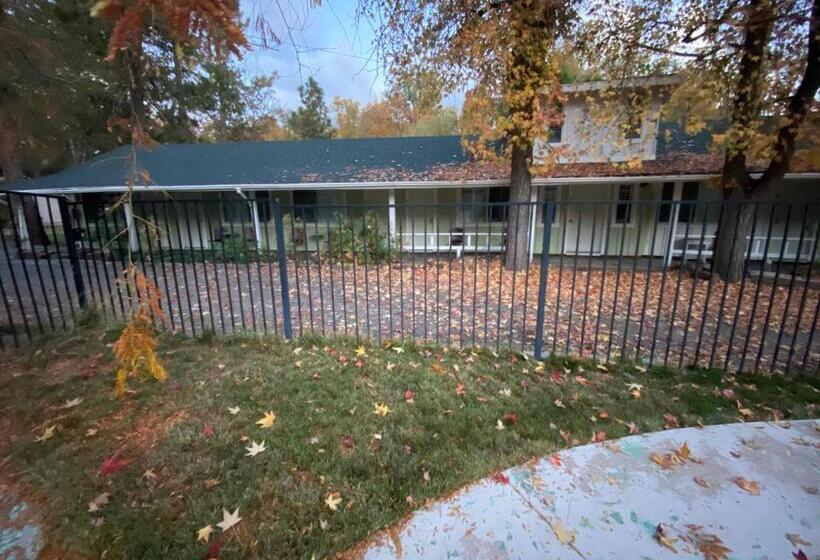 Отель Seven Circles Lodge&retreat