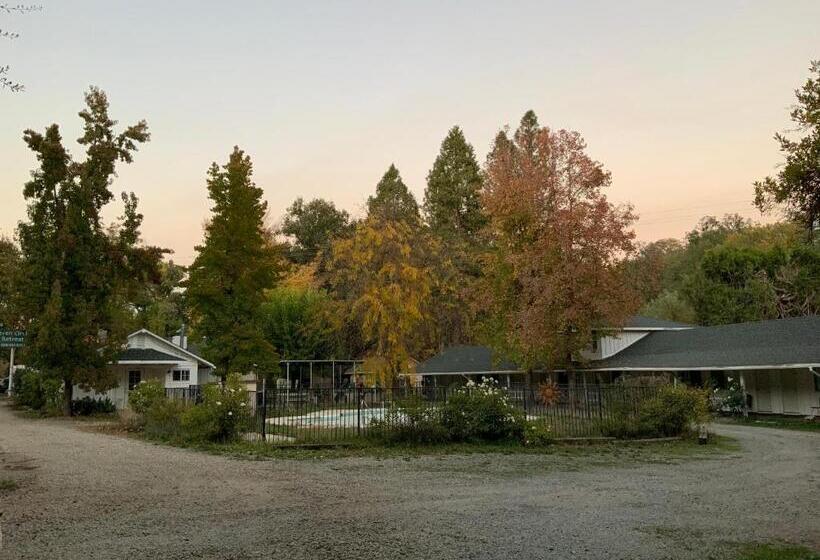 Отель Seven Circles Lodge&retreat